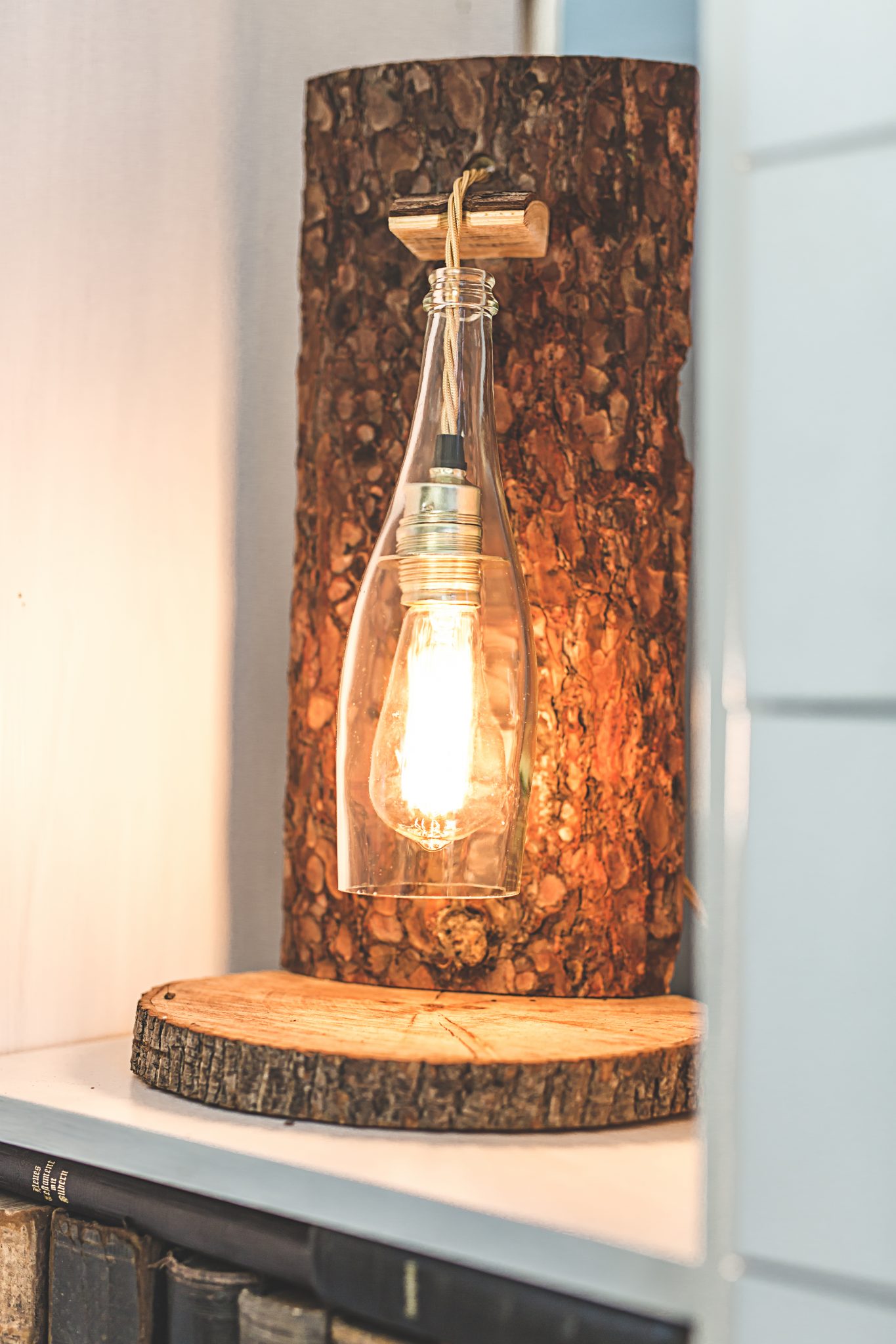 Rustikale Stehlampe mit Pendelleuchte