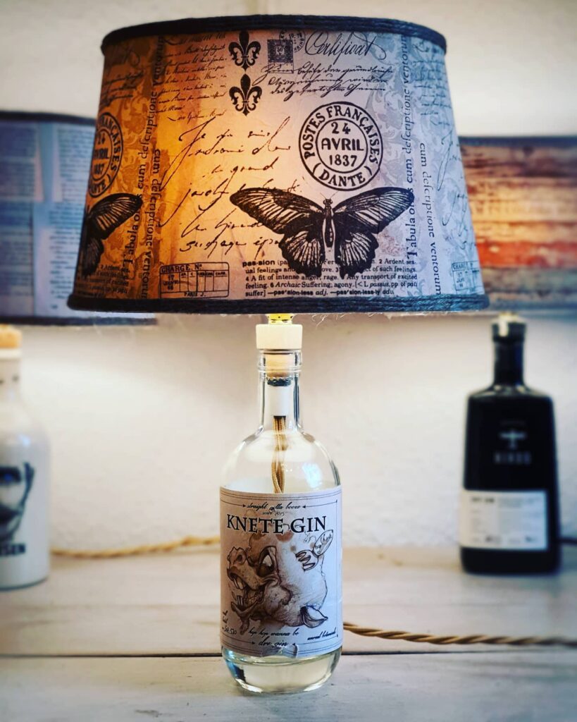 Stehleuchte- Flasche mit Schirm