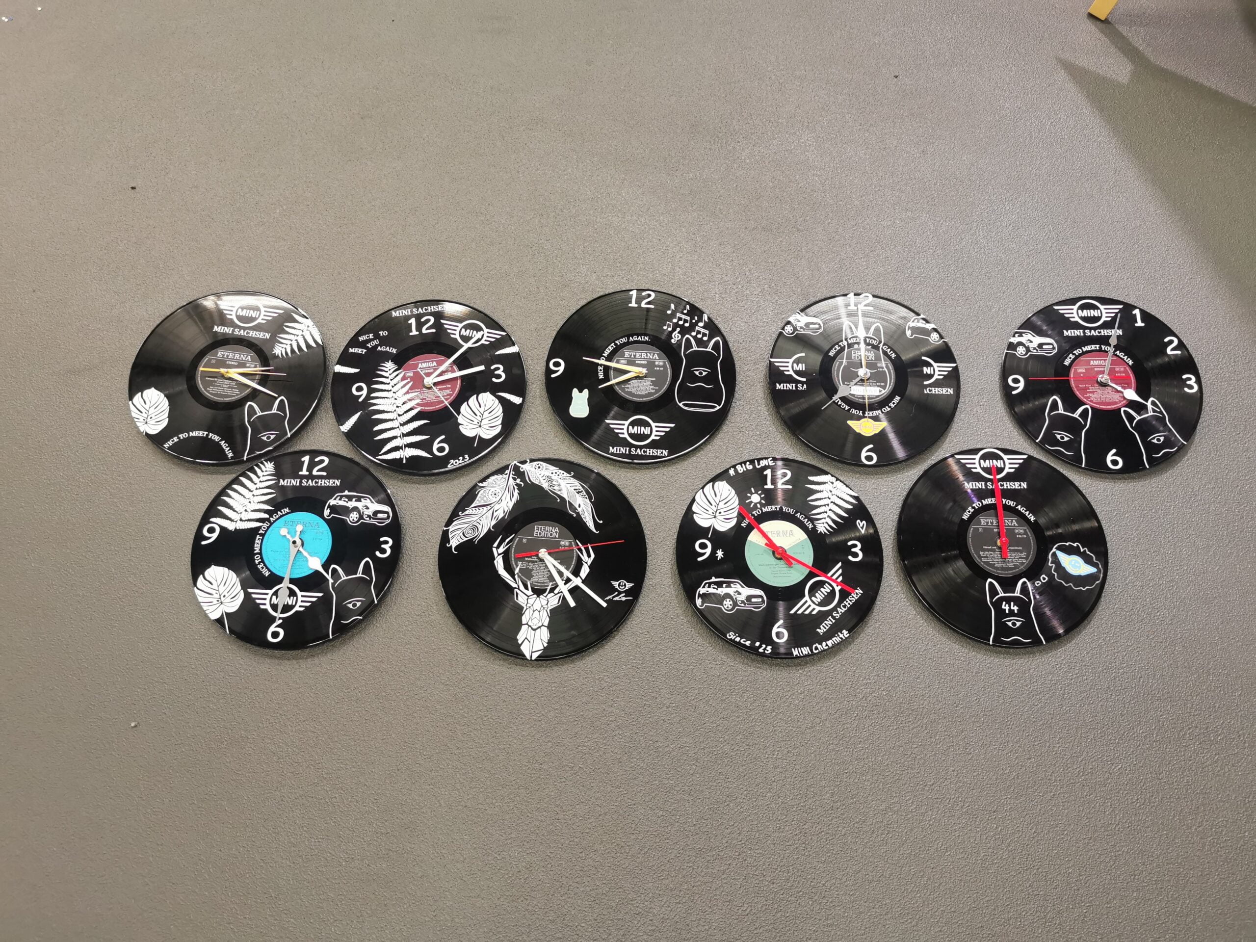 Schallplattenuhr -Upcyclingkurs für Kinder in Chemnitz – Bild 3