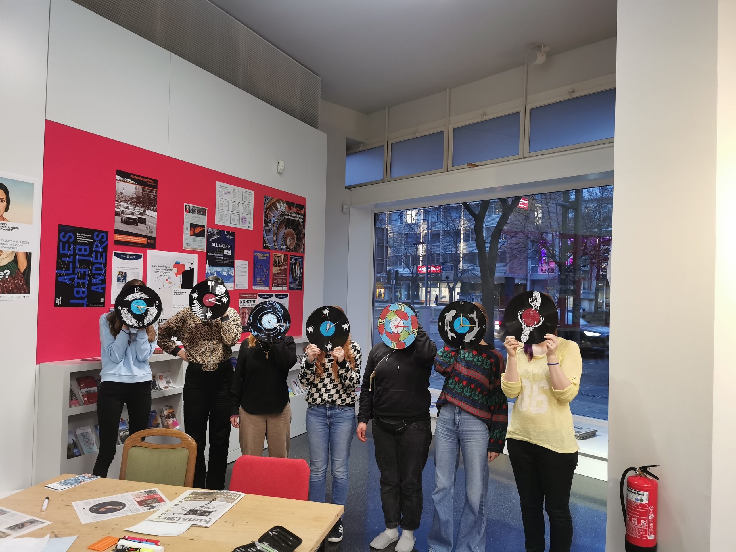 Schallplattenuhr -Upcyclingkurs für Kinder in Chemnitz