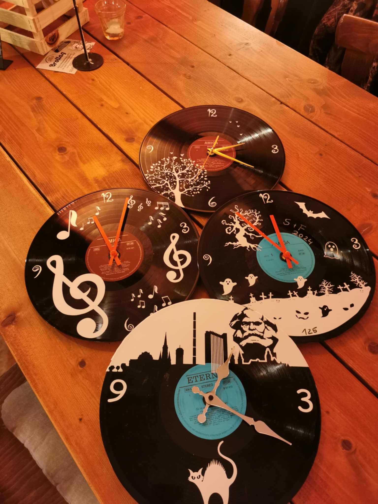 Schallplattenuhr -Upcyclingkurs für Kinder in Chemnitz – Bild 7