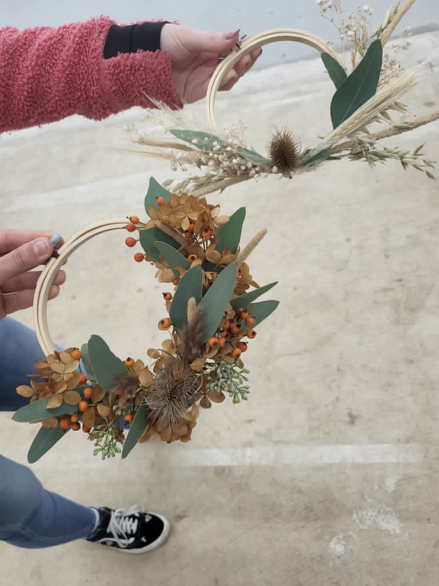 Blumenkranz binden aus Trockenblumen – Bild 3