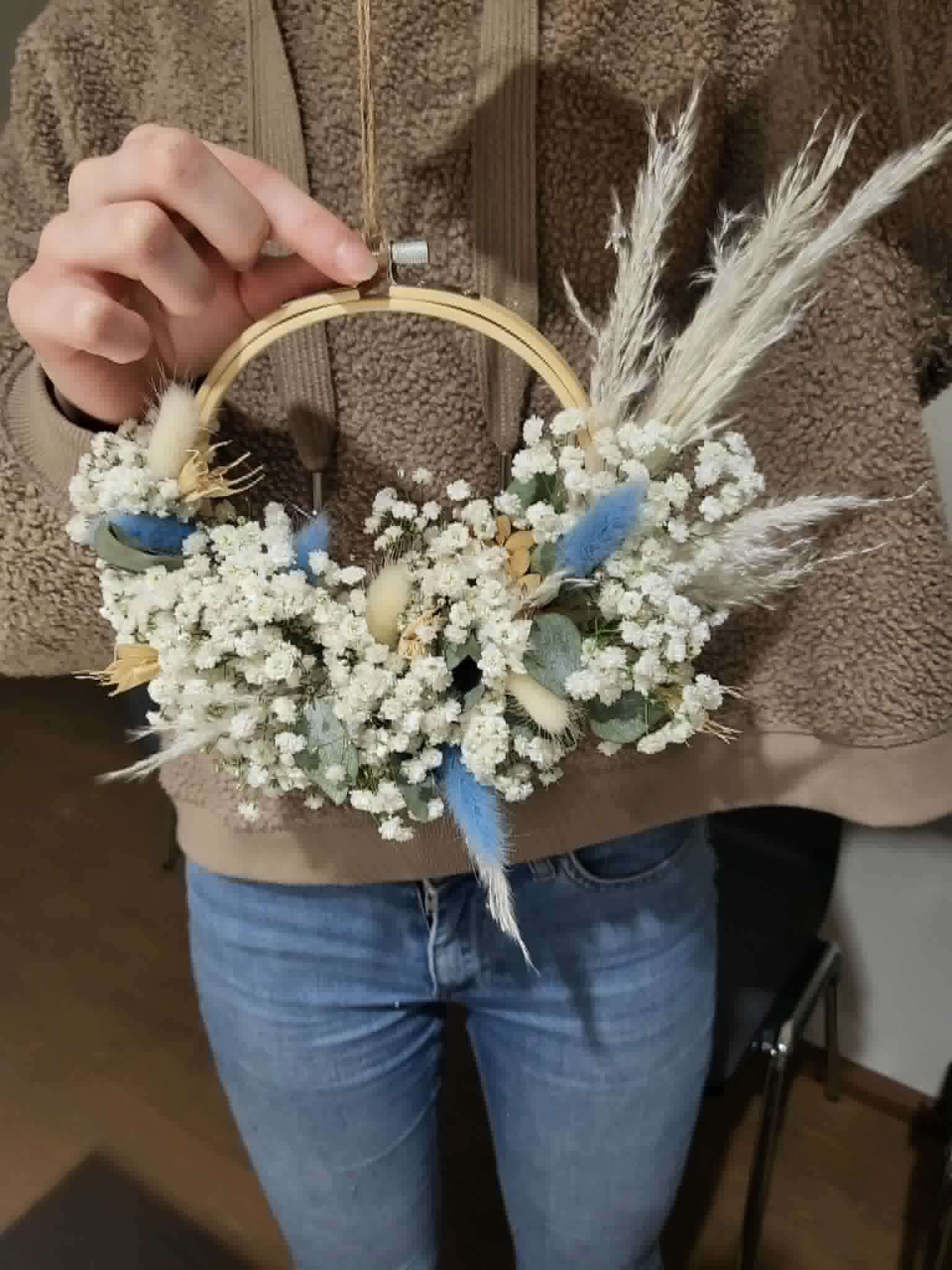 Blumenkranz binden aus Trockenblumen – Bild 2